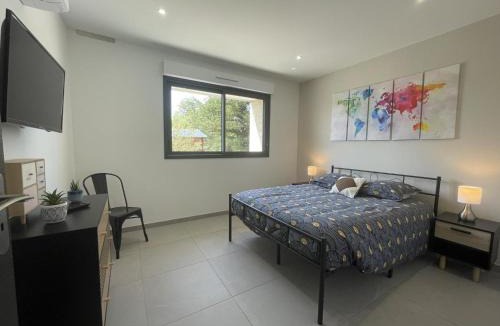 Couzon House | Gîte avec piscine chauffée, jardin privé et climatisation - FR-1-489-471