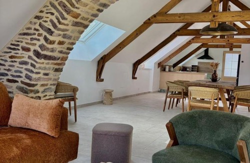 Mauron House | Gîte avec vue sur la forêt de Brocéliande