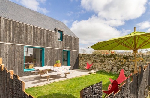Guerande Cottage | Gîte Bois Brûlé: Authentic Charm in Guérande