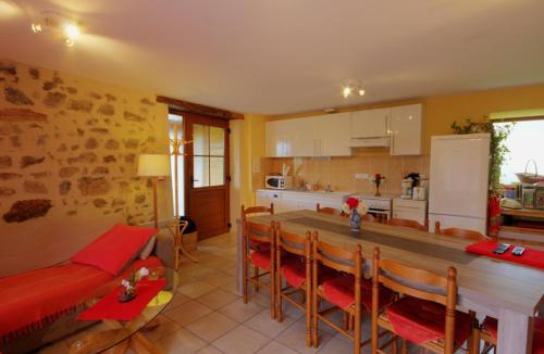 Saint-Cyr-de-Valorges House | Gîte calme avec vue, animaux bienvenus, draps et ménage inclus ! - FR-1-496-17