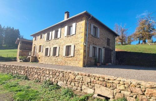 Belmont-de-la-Loire House | Gîte campagnard moderne avec animaux admis, terrasse et internet - FR-1-496-304