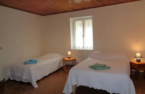 Saint-Jean-la-Vetre House | Gîte chaleureux avec animaux admis et wifi à Saint-Jean-la-Vêtre - FR-1-496-248