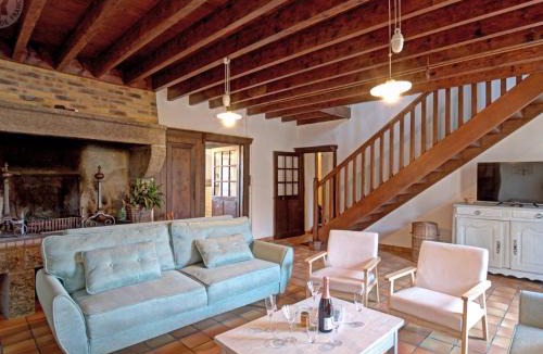 Saint-Priest-la-Prugne House | Gîte charme 12/14 pers avec piscine et jeux à Saint-Priest-la-Prugne - FR-1-496-346