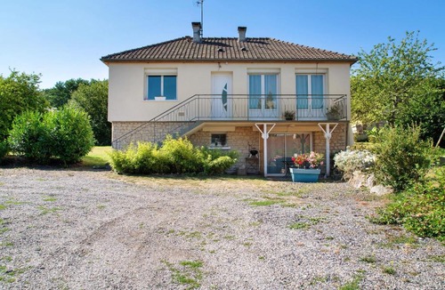 La Riviere-Saint-Sauveur Apartment | Gîte Chez Pierrot et Pierrette