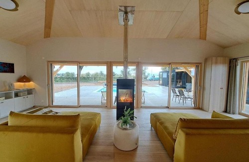 La Pacaudiere House | Gîte Cocooning à Vivans avec Piscine et Spa, Animaux Bienvenus - FR-1-496-384
