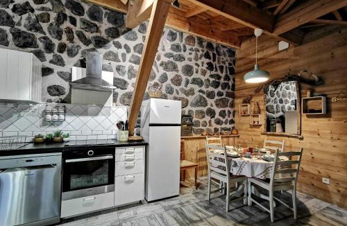Solignac-sur-Loire House | Gîte confortable près de la Cascade de la Beaume avec terrasses et parking privatif - FR-1-582-30
