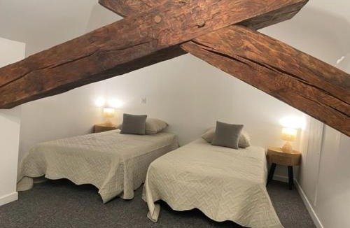 Saugues House | Gîte confortable à Saugues pour randonneurs, 3 chambres spacieuses avec salle d'eau privative - FR-1-582-365