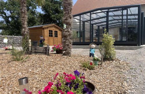 Couzon House | Gîte confortable avec piscine couverte et spa à Couzon - FR-1-489-483