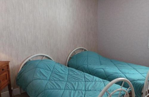 Creuzier-le-Neuf House | Gîte confortable avec piscine partagée et animaux admis - FR-1-489-76