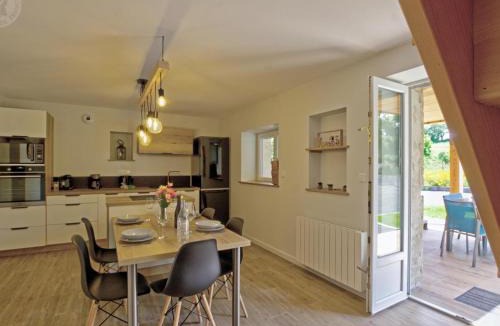 Pouilly-les-Feurs House | Gîte cosy avec terrasse et jacuzzi privatif - FR-1-496-303