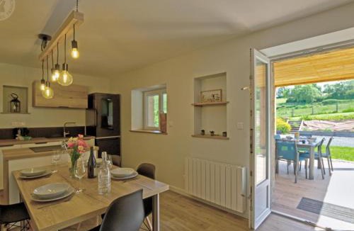 Pouilly-les-Feurs House | Gîte cosy avec terrasse et jacuzzi privatif - FR-1-496-303