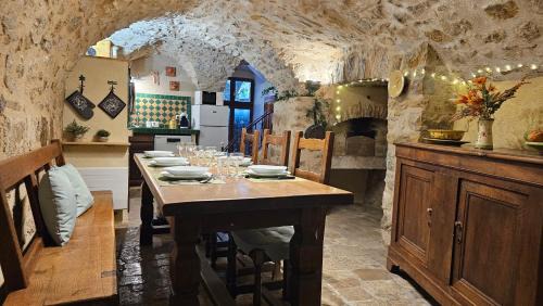 Saint-Guilhem-le-Desert Apartment | Gîte Custhom St Guilhem-le-Désert