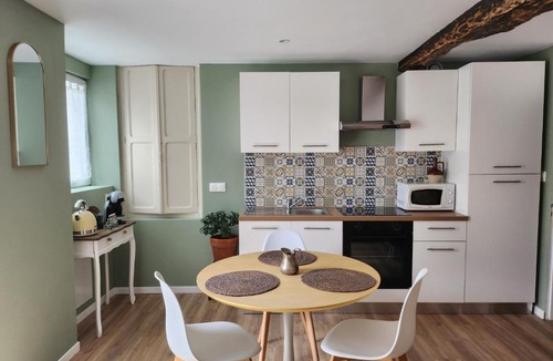 Vianne Apartment | Gîte de 55m2 pour 2 à 3 personnes, au cœur de la Bastide, draps, serviettes, wifi, clim et inclus