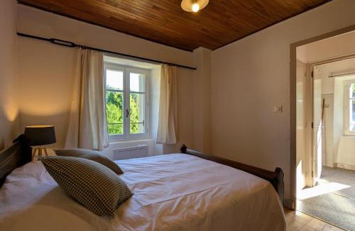 Saint-Arcons-de-Barges House | Gîte de caractère rénové, jusqu'à 10 pers., jardin privé, Haute-Loire - FR-1-582-534
