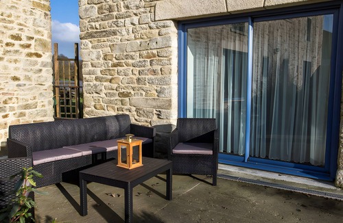 Theix-Noyalo House | Gîte de Calzac Moulin – 3 Bedrooms, Terrace, Unique Decor