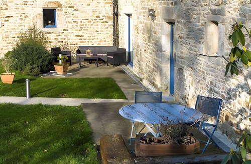 Theix-Noyalo House | Gîte de Calzac Moulin – 3 Bedrooms, Terrace, Unique Decor