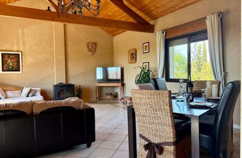 Martiel House | Gîte de caractère Piscine, Pierres & Authenticité