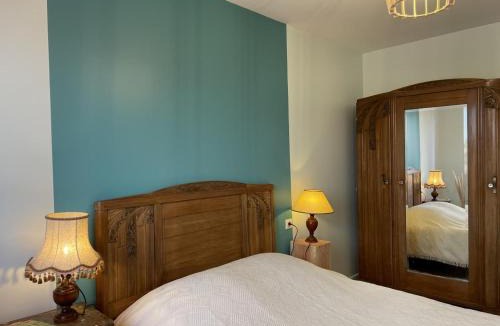 Pierrefitte-sur-Loire House | Gîte de Charme Rénové à Pierrefitte-sur-Loire, Vue sur Campagne - FR-1-489-334