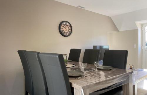 Thiel-sur-Acolin House | Gîte de charme à Thiel-sur-Acolin avec jardin et climatisation - FR-1-489-338