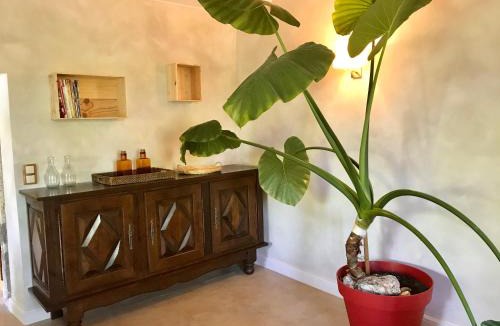 Lusignan-Petit House | Gîte de charme à la campagne