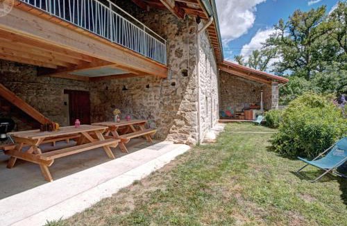 Usson-en-Forez House | Gîte de charme à Usson-en-Forez avec bain nordique et confort haut de gamme - FR-1-496-359