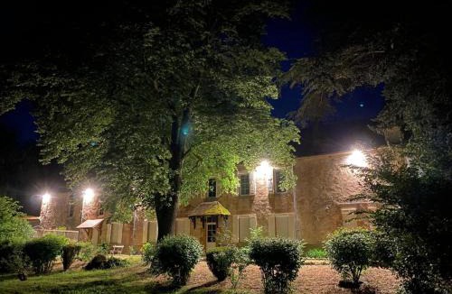 Souvigny House | Gîte de charme avec jardin paisible à Souvigny - FR-1-489-583