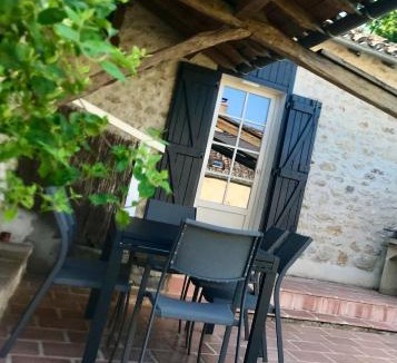 Montpezat-de-Quercy House | gîte de charme avec piscine