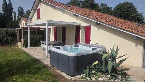 Candresse House | Gîte de Famille avec Jacuzzi, location longue ok