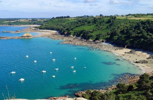 Guimaec House | Gîte de Kerellou Creiz, beach access, sleeps 4