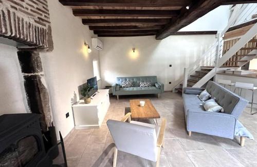 Bourbon-l'Archambault House | Gîte de l'Espinasse : Charme bucolique, animaux acceptés - FR-1-489-535