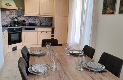 Picauville House | Gîte De L'entre 2 Côtes: Private Terrace, Garden & Wi-Fi in Vindefontaine