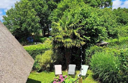 La Chapelle-Neuve House | Gîte de la chaumière de Floranges, 6 pers. Pets welcome, forest walks.