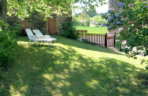 Chamalieres-sur-Loire House | Gîte De Varenne: Mountain View, Private Terrace & Wi-Fi in Chamalières sur Loire