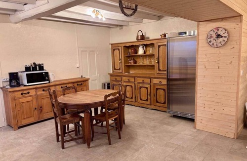 Montchal House | Gîte des beaux souvenirs (sleeps 23)