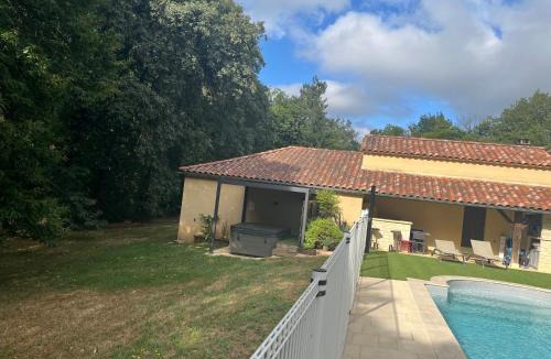 Frayssinet-le-Gelat House | Gîte des Combes Blanches avec piscine et jacuzzi