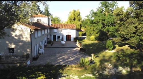 Poncins House | Gîte Des Roties