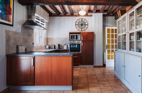 Saint-Lactencin House | Gîte du Château avec tennis et piscine - 14 pers. - FR-1-591-797