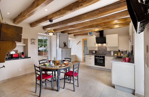 Excideuil House | Gîte du Pas de la Mignonne with Private Pool, Wi-Fi, and Air Conditioning