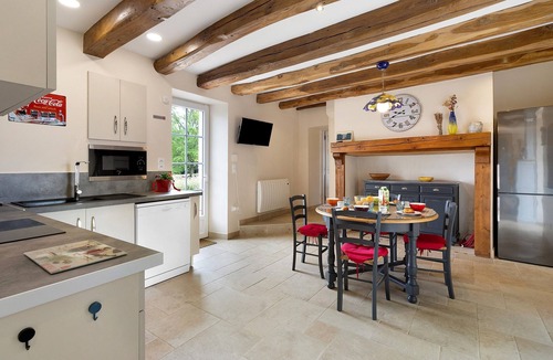 Excideuil House | Gîte du Pas de la Mignonne with Private Pool, Wi-Fi, and Air Conditioning