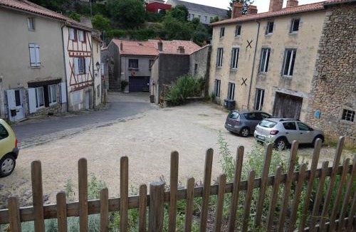 Parthenay House | Gîte Férolle