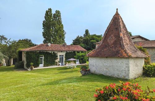 Bellon House | Gîte familial avec piscine couverte, jardin privé, proche d'Aubeterre-sur-Dronne - FR-1-653-239