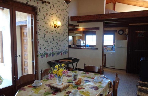 Saint-Haon-le-Chatel House | Gîte familial à Saint-Haon-le-Châtel avec piscine et animaux admis - FR-1-496-21