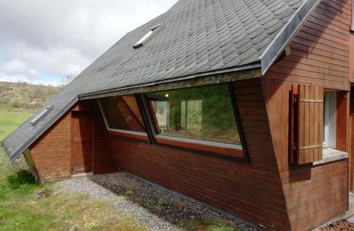 Besse-en-Chandesse Ski Chalet | Gîte Granit des Fraux