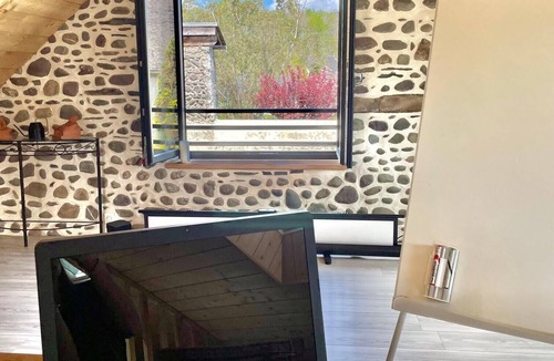 Aramits House | Gîte in Historic Home "Étape En Barétous" with Private Terrace, Garden & Wi-Fi