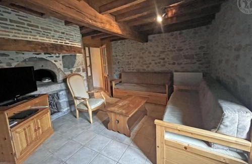 Le Crozet House | Gîte isolé et paisible aux Monts de la Madeleine avec animaux admis - FR-1-496-100