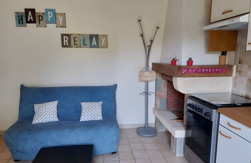 Plourhan House | Gîte Ker Allio: private terrace, shared garden & Wi-Fi in Plourhan