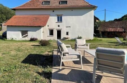 Saint-Sorlin-de-Morestel House | Gîte le Clos Margherite. 14 Personnes Piscine
