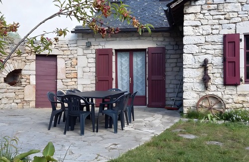 Sainte-Enimie House | Gîte “La Bélugue” in Ste-Enimie: Mountain View, Wi-Fi, Air Conditioning