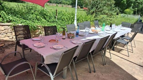 Antully House | Gîte La grange des Hirondelles 15 personnes 5litsdoubles 5litssimples 1convertible chez MAYMARD Yannick à 28 route de la croix forêt à ANTULLY réf à Gîte de France G2005 Corps de ferme entièrement rénové de bon standing