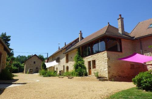 Antully House | Gîte La grange des Hirondelles 15 personnes 5litsdoubles 5litssimples 1convertible chez MAYMARD Yannick à 28 route de la croix forêt à ANTULLY réf à Gîte de France G2005 Corps de ferme entièrement rénové de bon standing